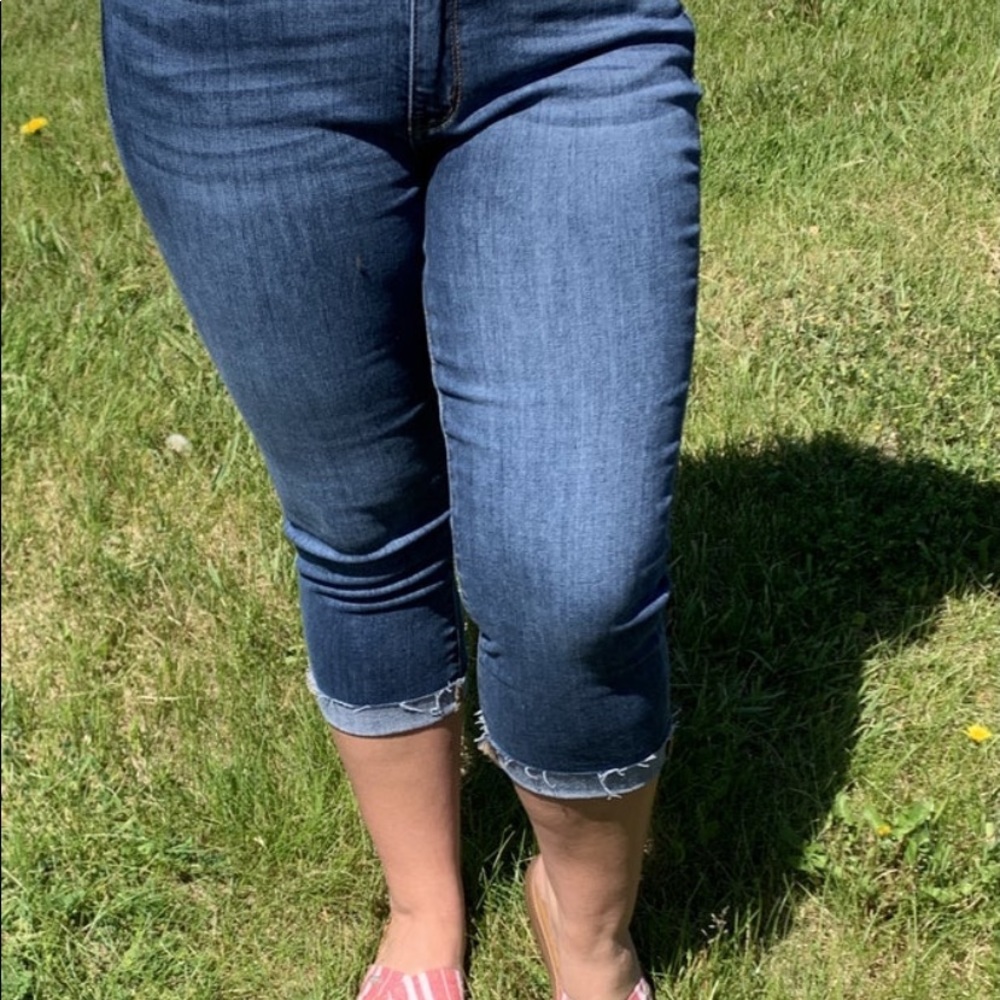 20W Judy Blue Capri Non-Distressed, Raw hem